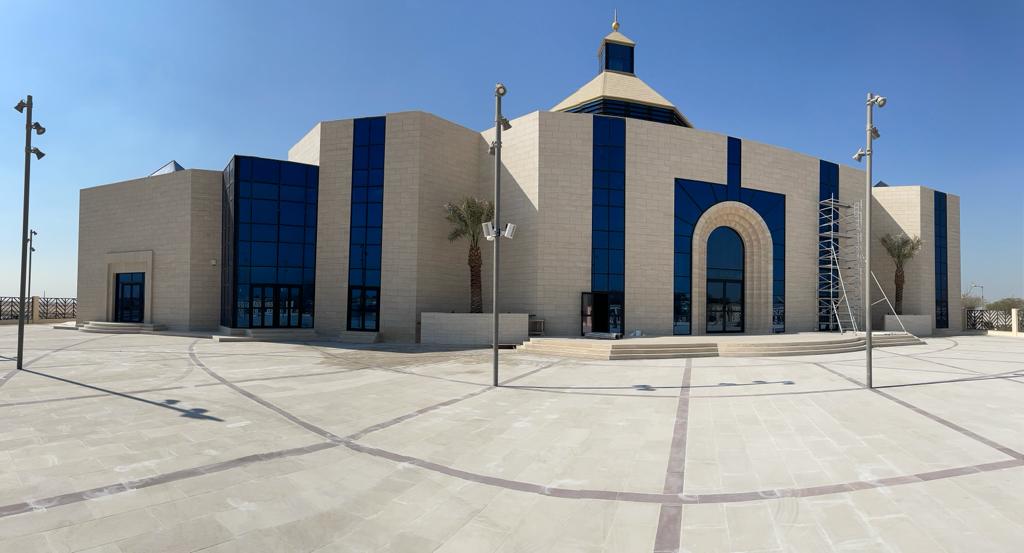 Droga Neokatechumenalna katedra Matki Bożej Arabskiej w Bahrajnie - zewnętrzna część
