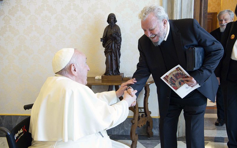 Neokatekumenala Vandringen Påven Franciskus i audiens med Kiko Argüello, F. Mario Pezzi och María Ascensión