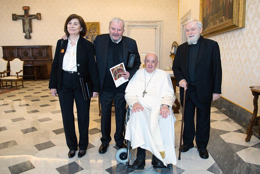 Pāvests Francisks pieņem audiencē Neokatehumenālā Ceļa atbildīgos: Kiko Argüello, t. Mario Pezzi un María Ascensión Romero.
