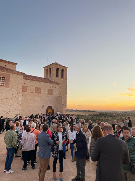 طريق الموعوظين الجديد
 كنيسة الانتقال في فوينتيس دي كاربونيرو- سيغوفيا- إسبانيا
خلال الترميمز عام 2021