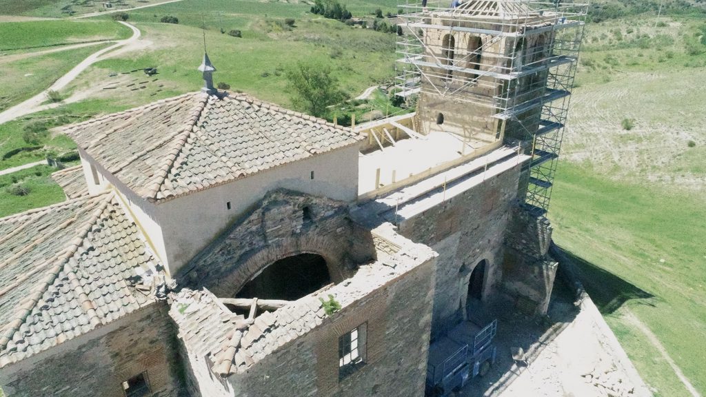 Camino Neocatecumenal techo de la Iglesia de la Asunción en Fuentes de Carbonero - Segovia - España