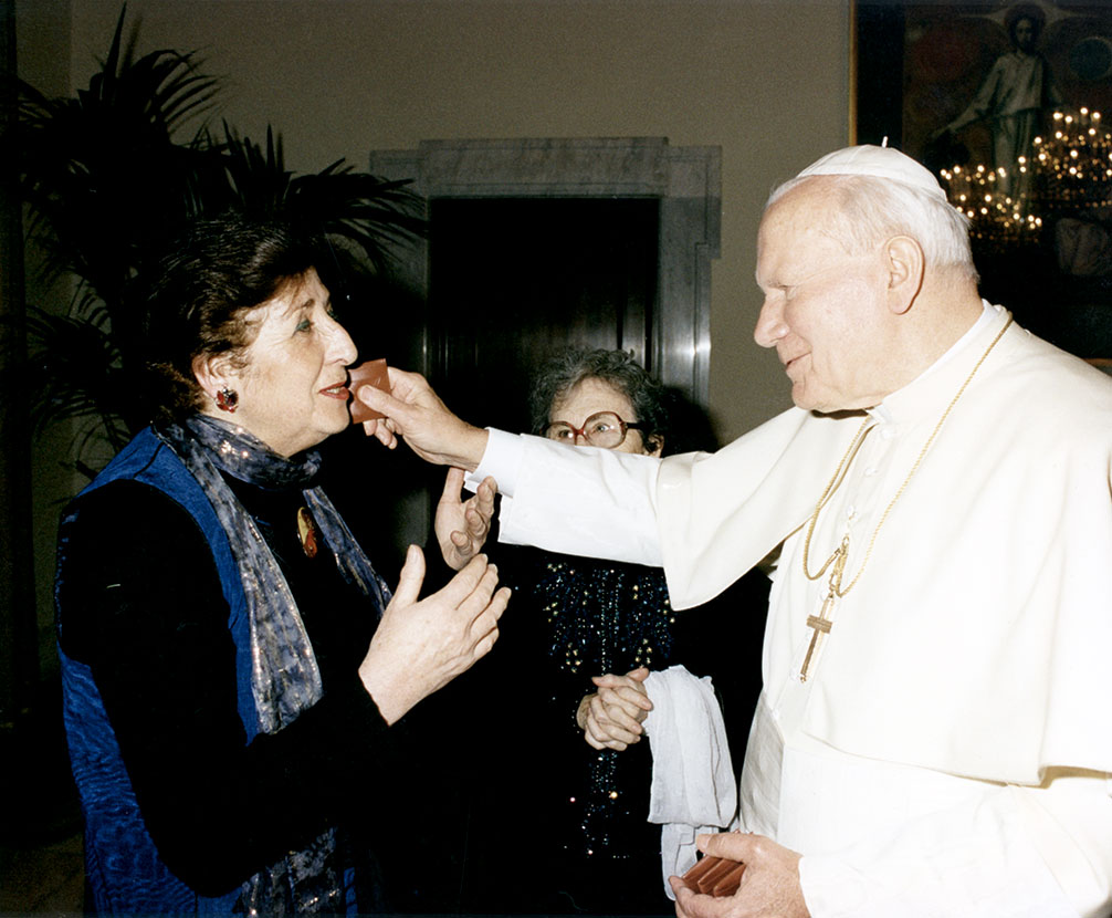 Neocatechumenale Weg paus Johannes Paulus II begroet Carmen Hernández tijdens een audiëntie