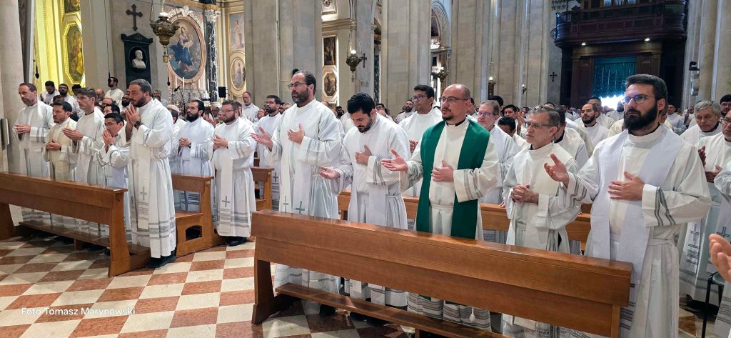 Nýkatekúmenska gangan – Samvera presta frá Ameríku – Evkaristía í Loreto