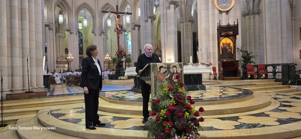 Camino Neocatecumenal Celebración de la Eucaristía por el 60 Aniversario del inicio del Camino en Madrid. Kiko Argüello y María Ascensión