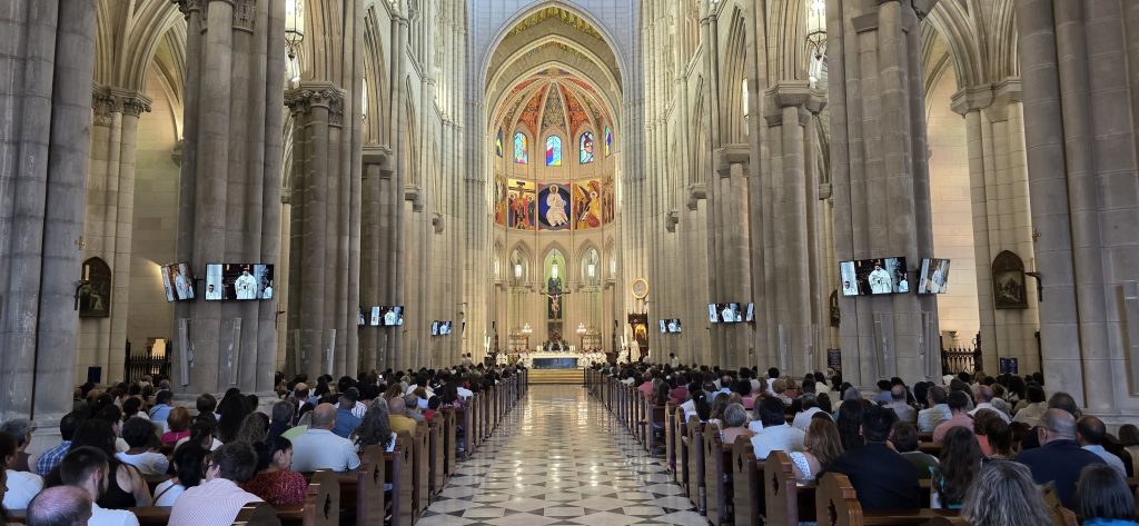 Camino Neocatecumenal Celebración de la Eucaristía por el 60 Aniversario del inicio del Camino en Madrid. Catedral de la Almudena