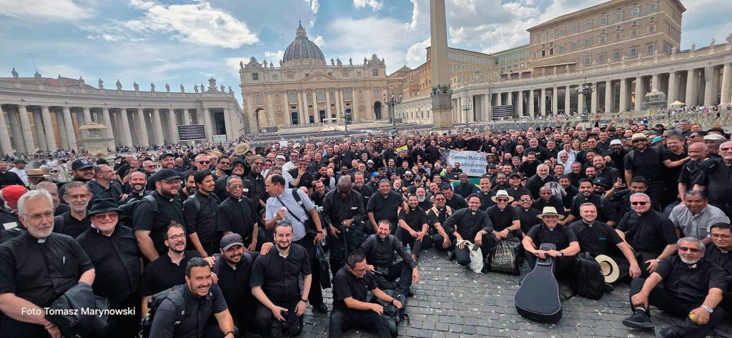 Caminho Neocatecumenal Presbíteros da América na Audiência Geral com o Papa Leão XIV, na Praça São Pedro, em 24 de junho de 2026.