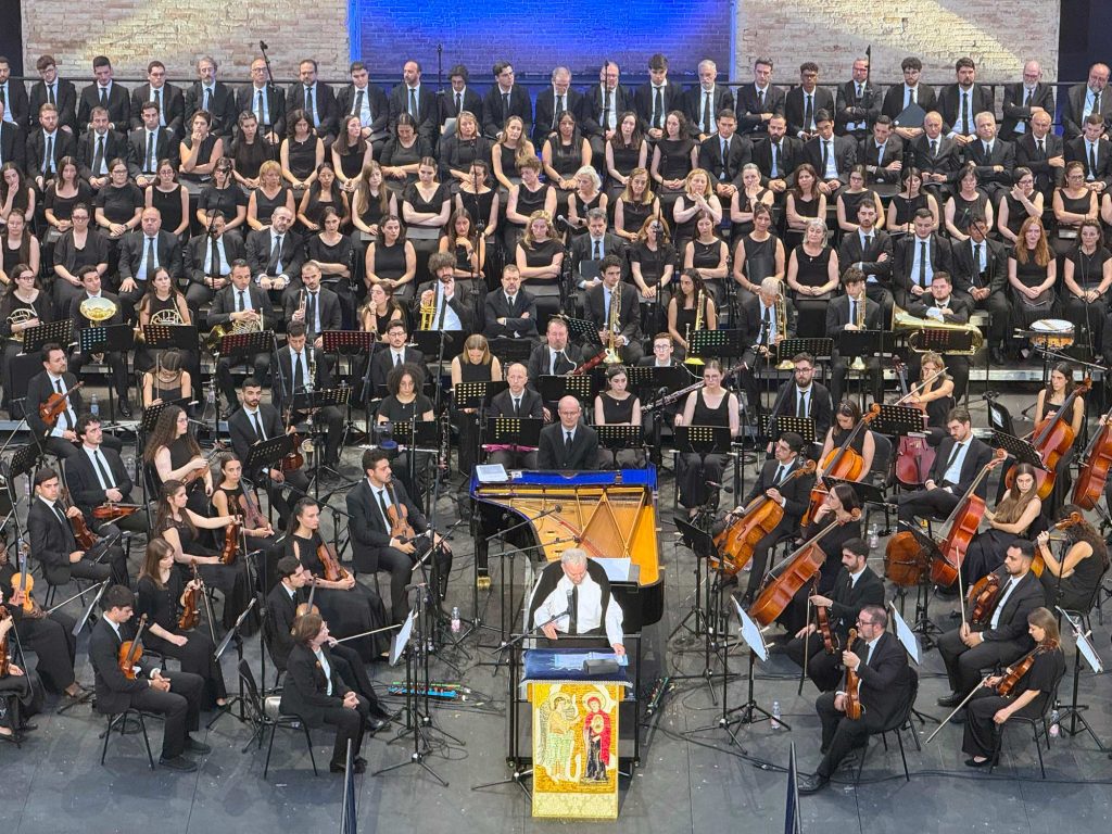Opera sinfonica di Kiko Argüello all'Arena Sferisterio di Macerata il 21 giugno 2026.