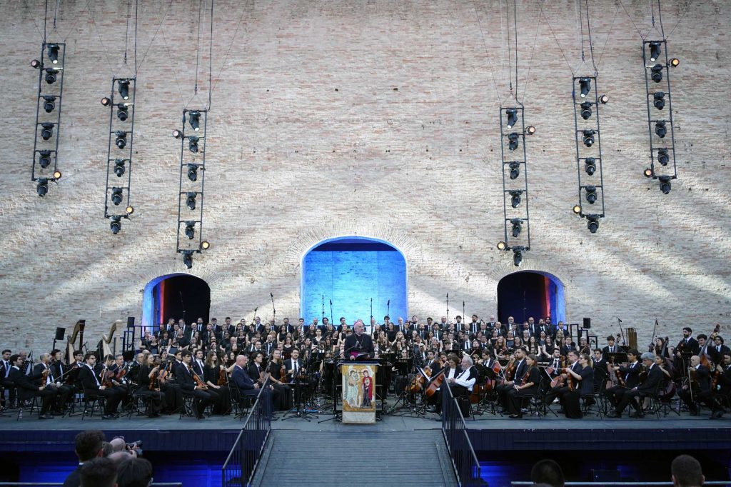 Opera sinfonica di Kiko Argüello all'Arena Sferisterio di Macerata il 21 giugno 2026.