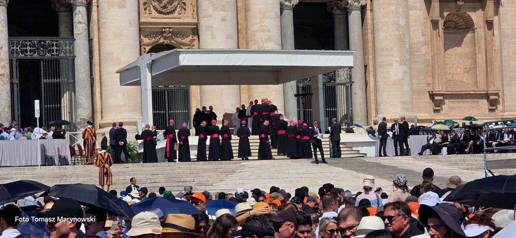 Caminho Neocatecumenal Presbíteros da América na Audiência Geral com o Papa Leão XIV, na Praça São Pedro, em 24 de junho de 2026.