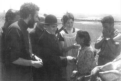 Mons. Casimiro Morcillo visits the shanty towns in Madrid. Kiko Argüello and Carmen Hernández accompany him.